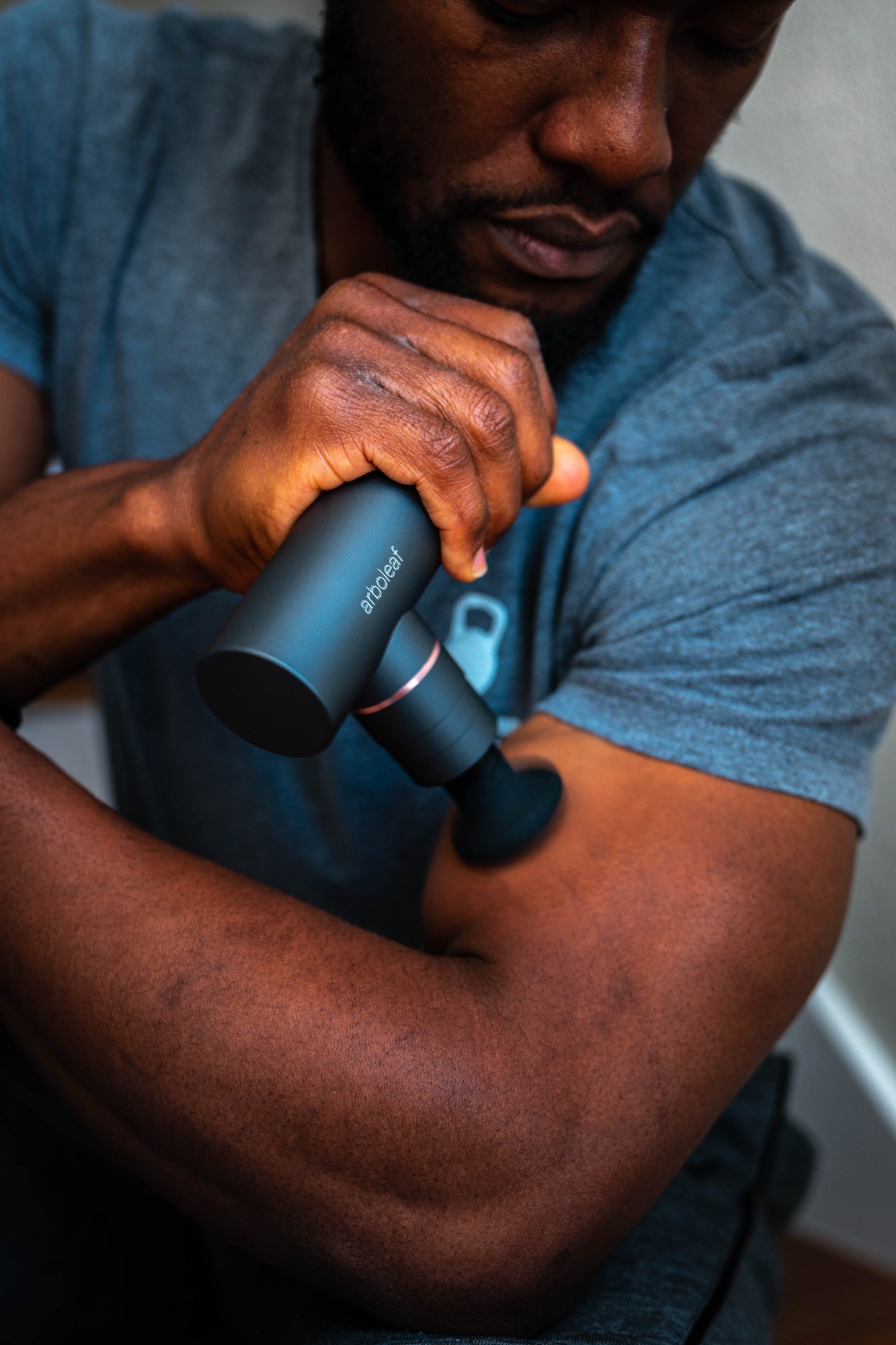 Arboleaf massage gun relaxing arm muscles